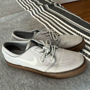 Nike SB Air Zoom Stefan Janoski SB CNVS Canvas Atmosphere Grey Gum